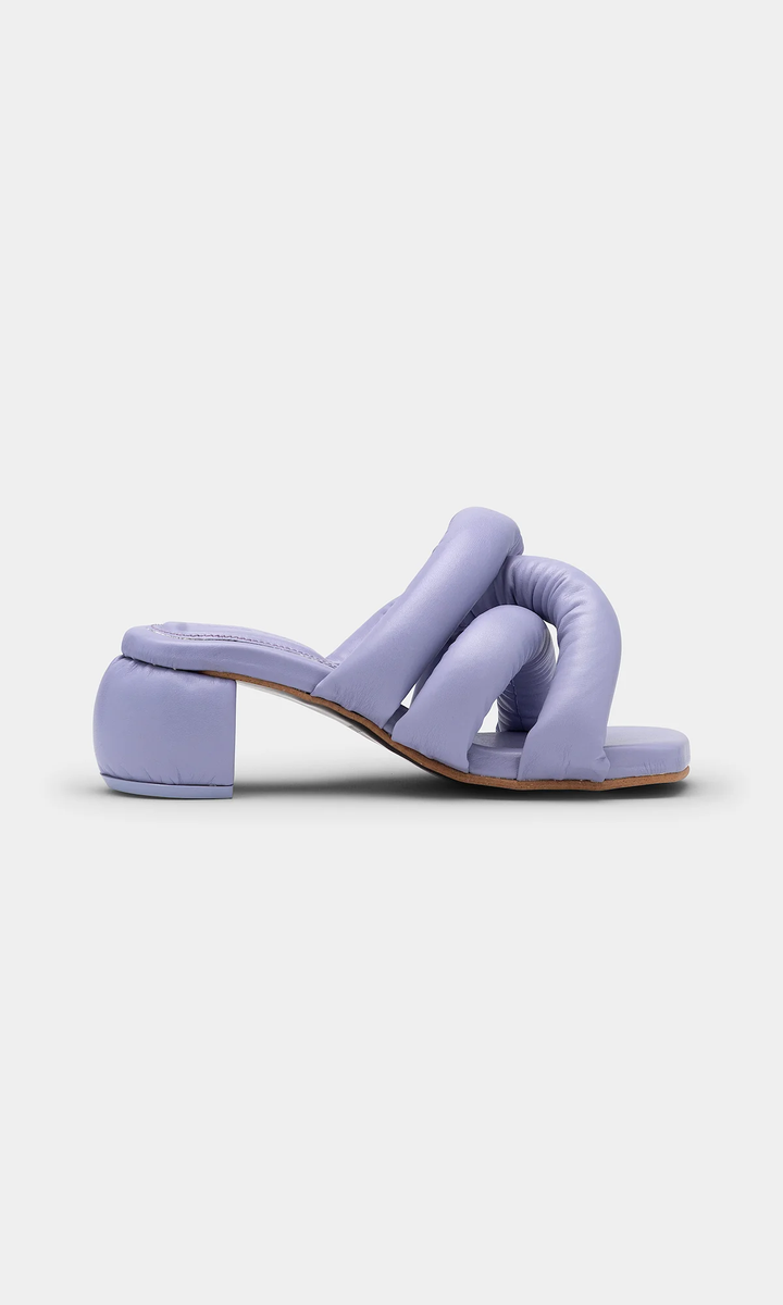 Gót giày hình xúc xích mèo con