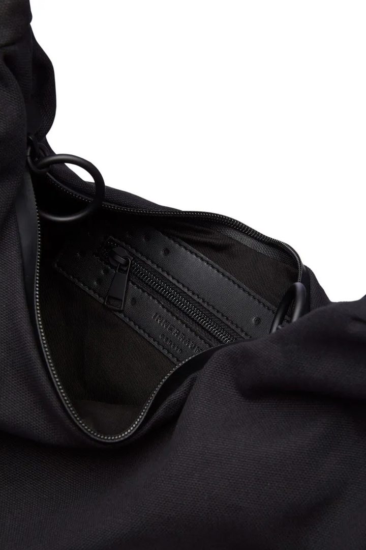 حقيبة يد نصف قمر صغيرة