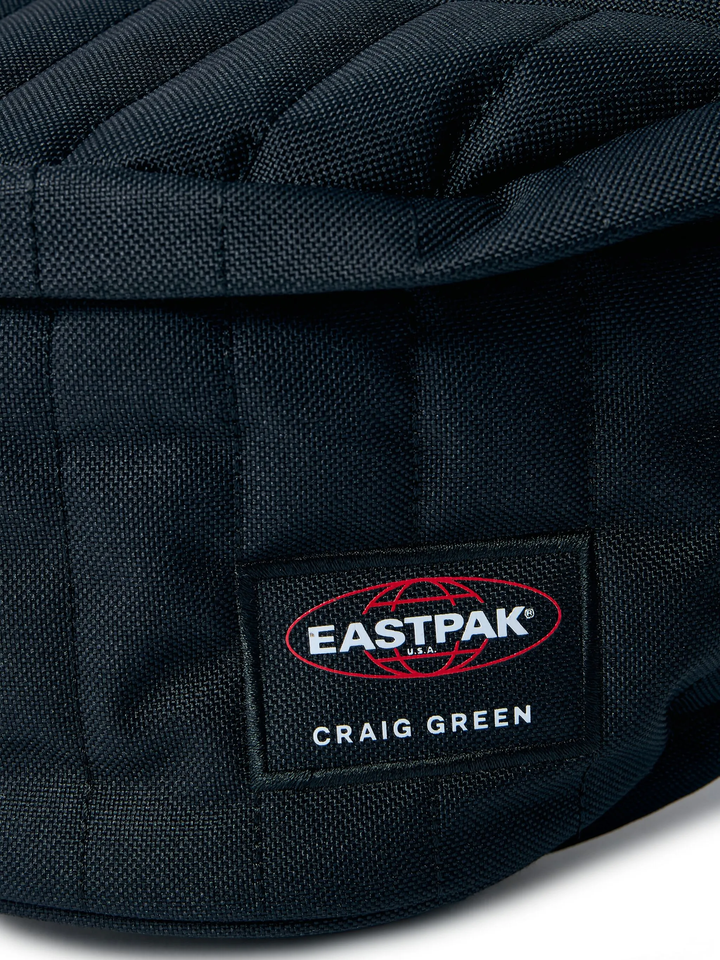 Eastpak X Túi đeo hông chần bông