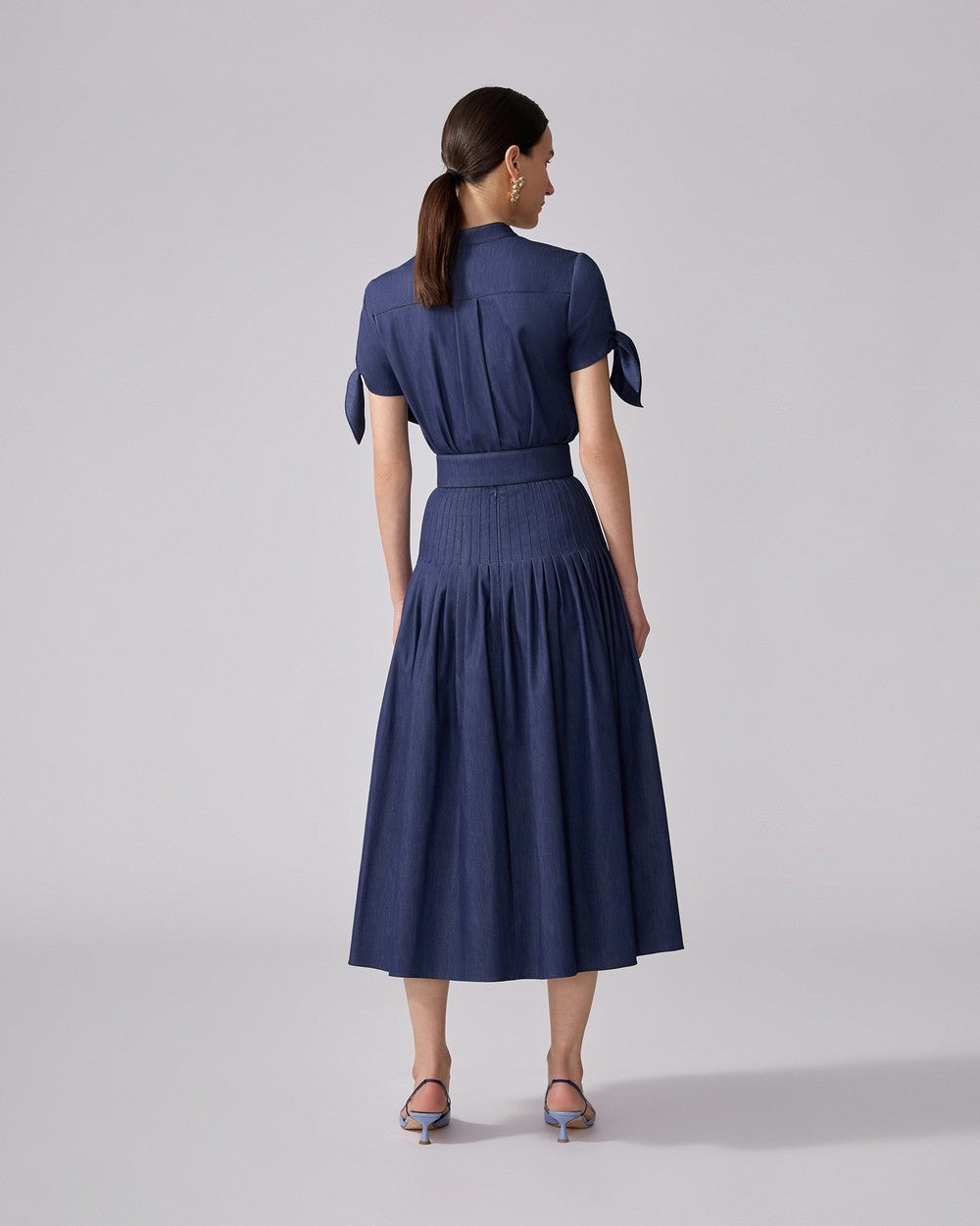 Áo sơ mi không cổ cài nút tay buộc