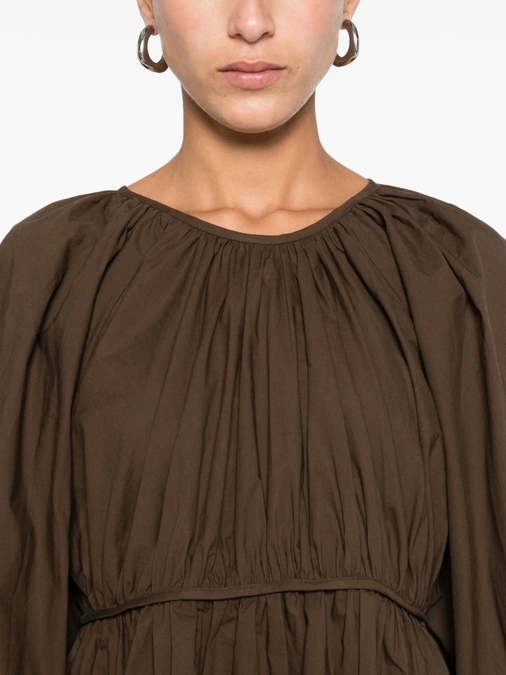 Áo có tay phồng và nơ