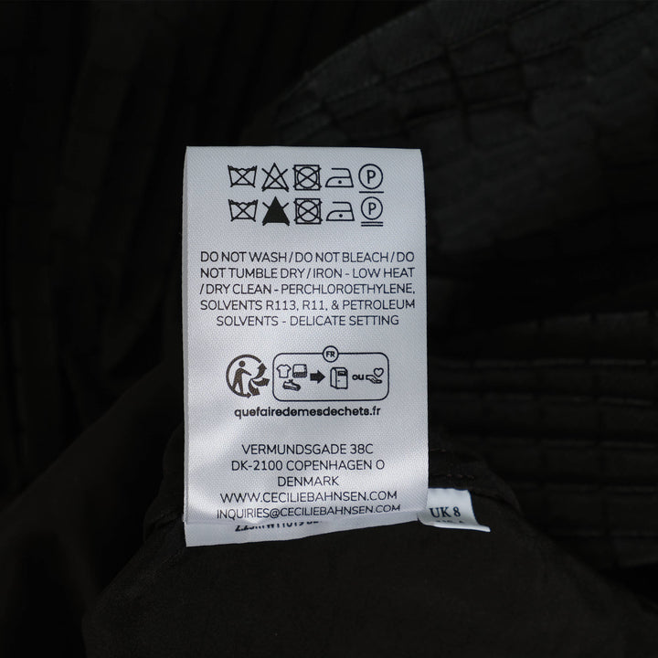 Áo không tay với đường viền bất đối xứng