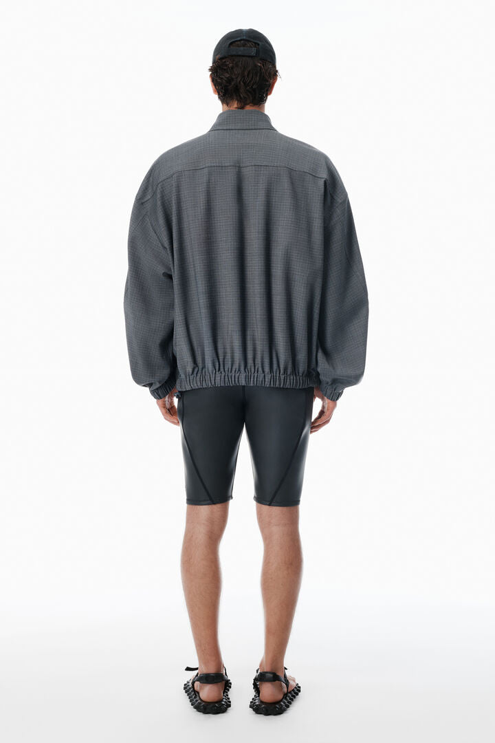 Áo khoác thể thao cắt may vừa vặn