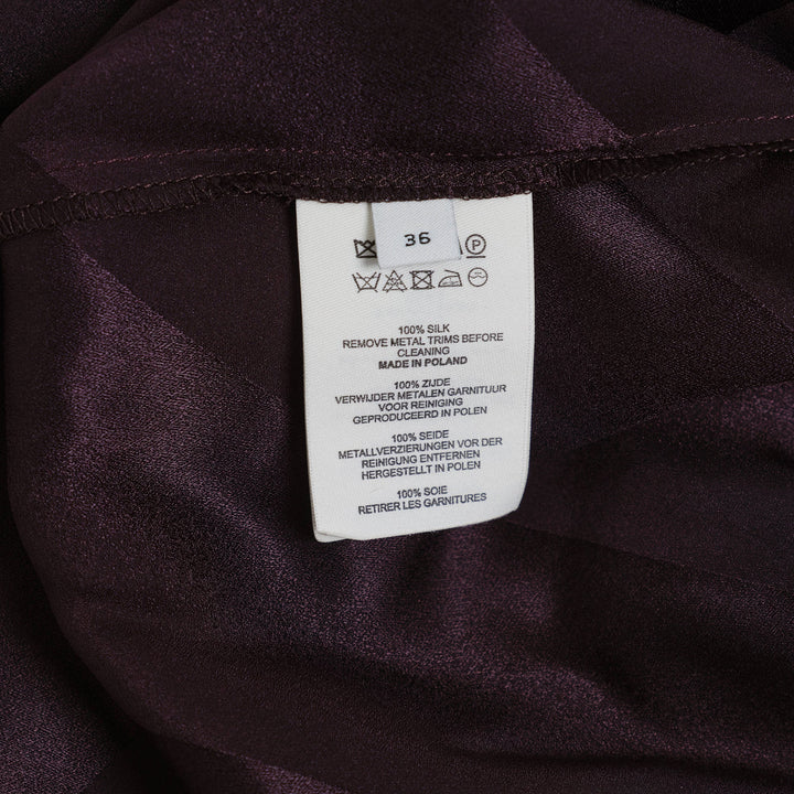 Đầm Draped Với Đường Chỉ Nổi