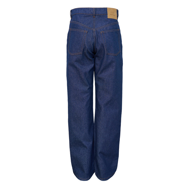 Jeans vừa vặn lớn