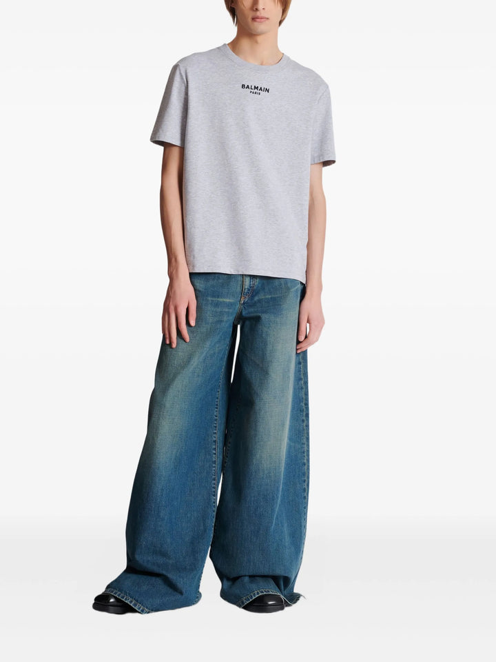 Áo thun có logo thêu