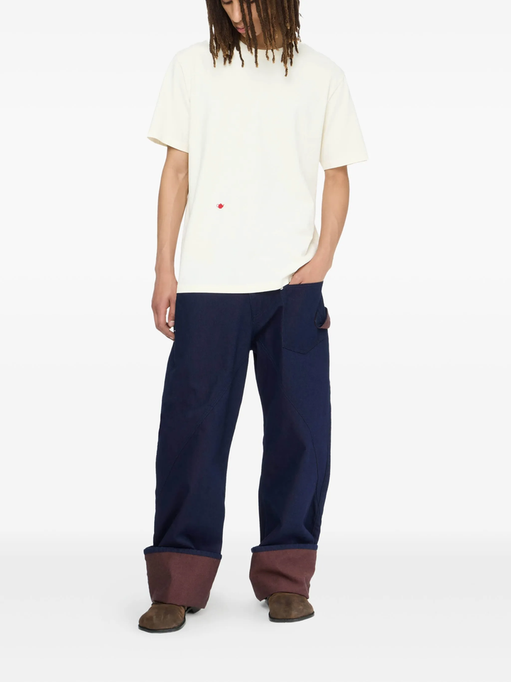 Áo thun thêu tương phản