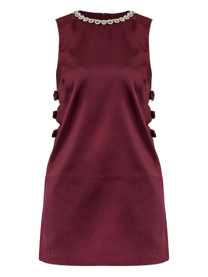 Đầm mini cắt xẻ satin màu burgundy