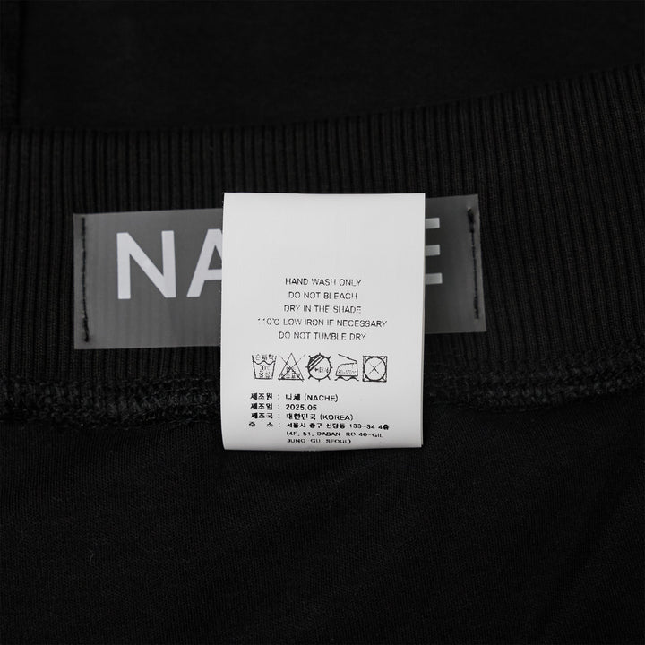 Quần ngắn xếp ly màu đen