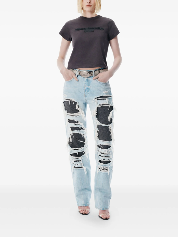 Áo thun co rút với logo thêu ngược