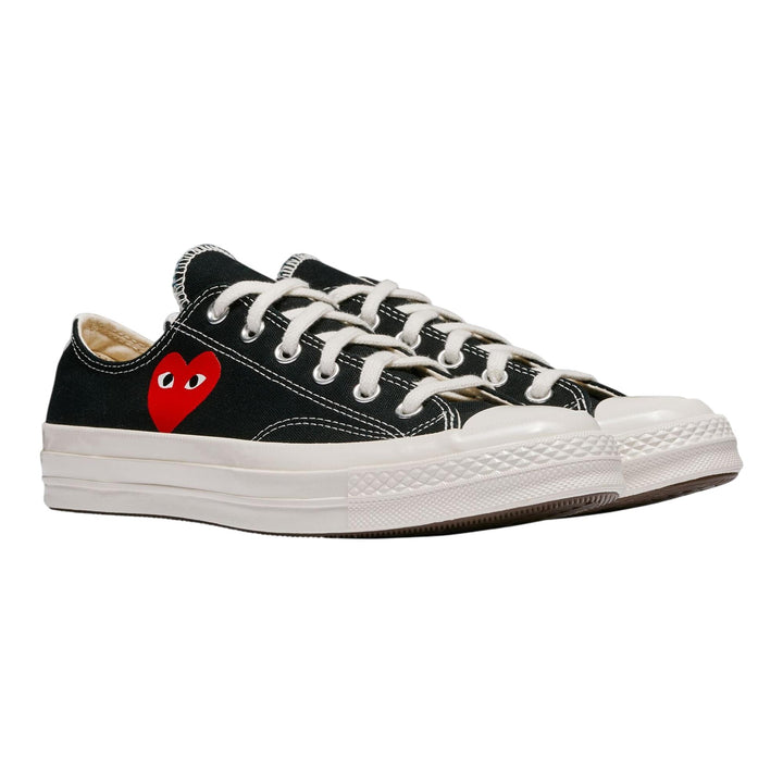 Club21 - COMME des GARCONS PLAY CONVERSE - Converse Small Red Heart Low Top Sneakers - SNEAKERS - Black
