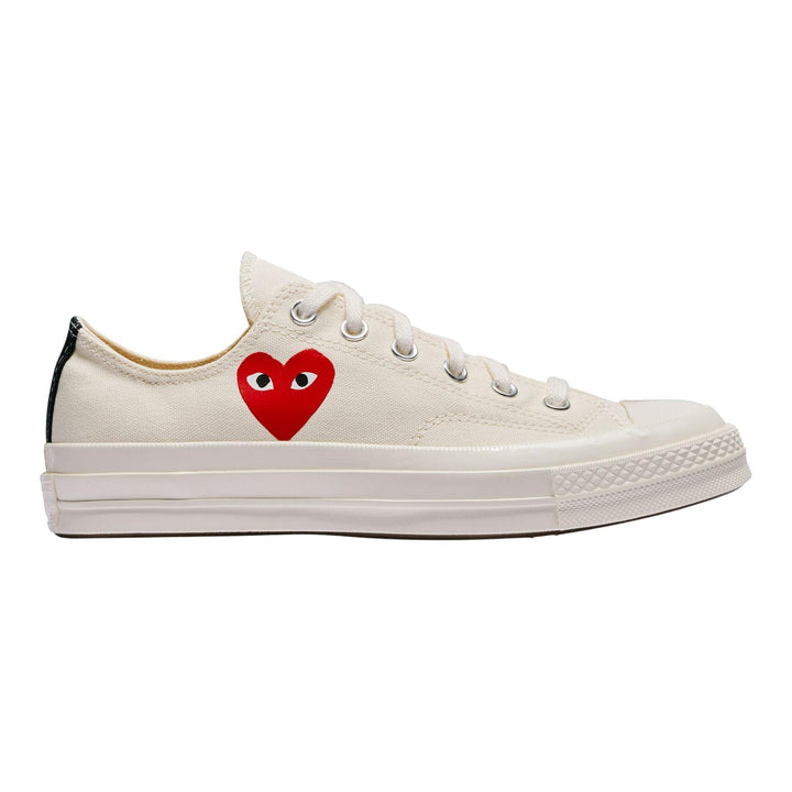 Club21 - COMME des GARCONS PLAY CONVERSE - Converse Small Red Heart Low Top Sneakers - SNEAKERS - White