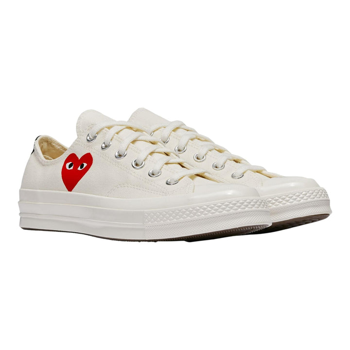 Club21 - COMME des GARCONS PLAY CONVERSE - Converse Small Red Heart Low Top Sneakers - SNEAKERS - White
