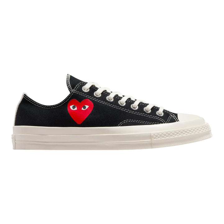 Club21 - COMME des GARCONS PLAY CONVERSE - Small Red Heart Chuck Taylor Low Top - SNEAKERS - Black