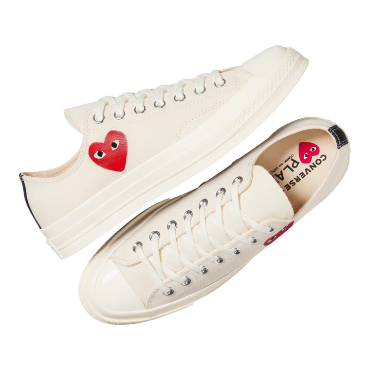 Club21 - COMME des GARCONS PLAY CONVERSE - Small Red Heart Chuck Taylor Low Top - SNEAKERS - White
