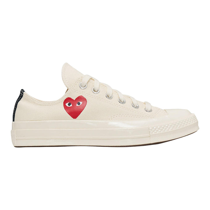 Club21 - COMME des GARCONS PLAY CONVERSE - Small Red Heart Low Top - SNEAKERS - White