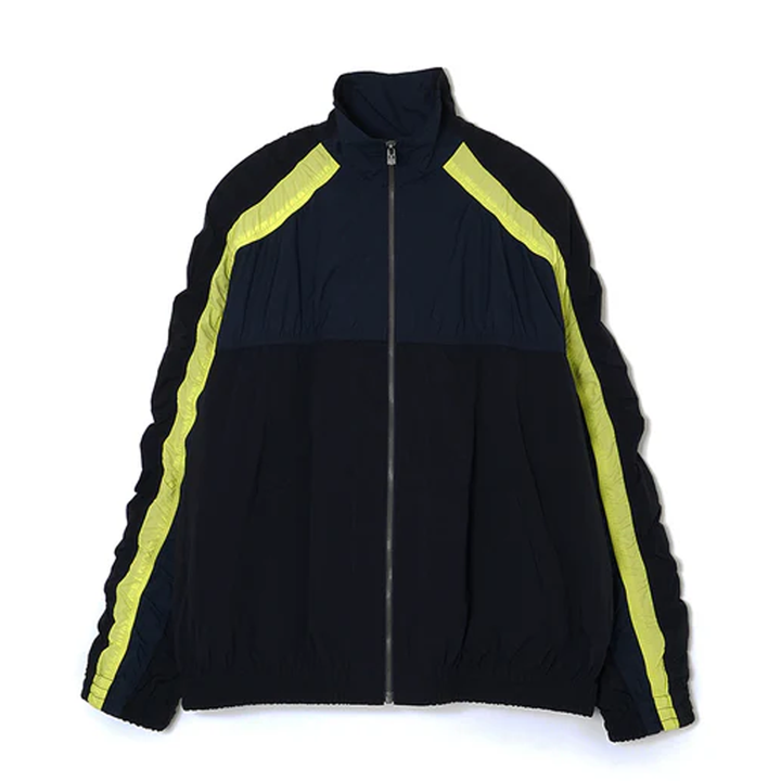 Áo khoác thể thao đường may tụ lại