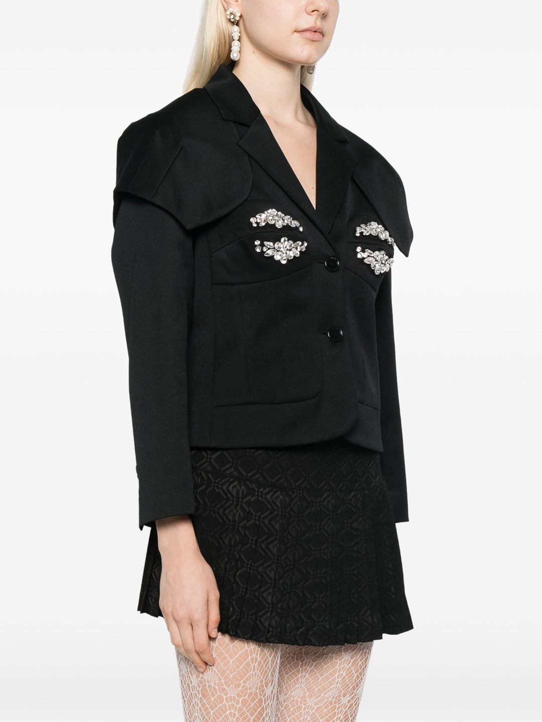 Áo khoác chi tiết ôm sát vòng một