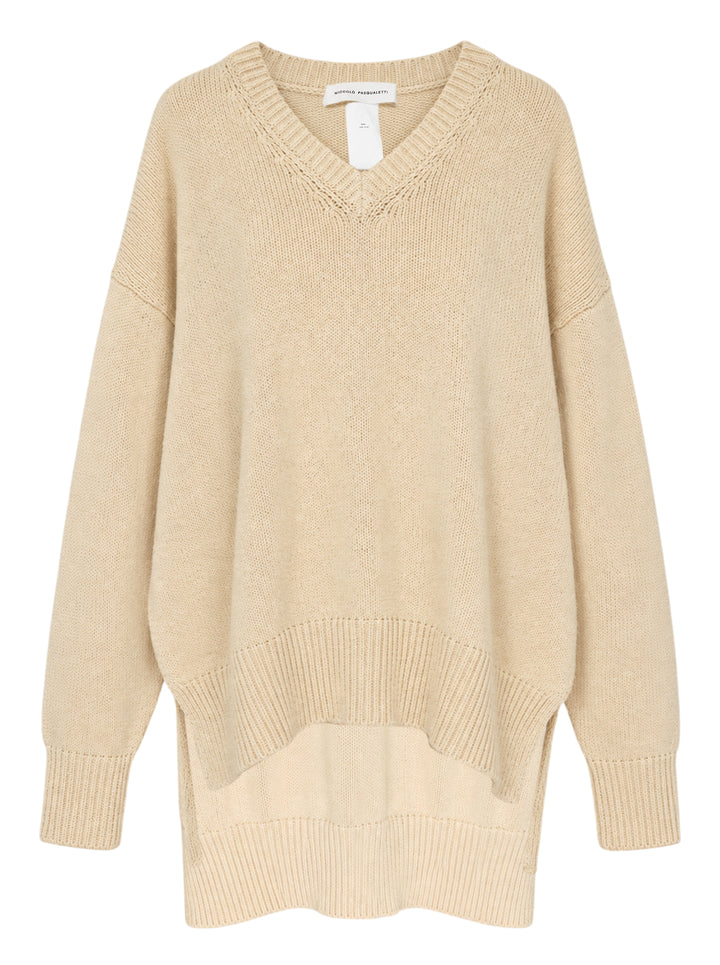 Niccolò Pasqualetti Lentezza oversized V-neck knit sweater in sand beige with ribbed trim, dropped shoulders and a high-low hem