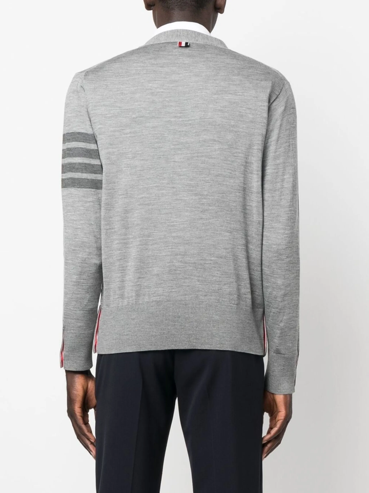 كارديغان رجالي من الصوف بتصميم V-Neck بأربعة خطوط