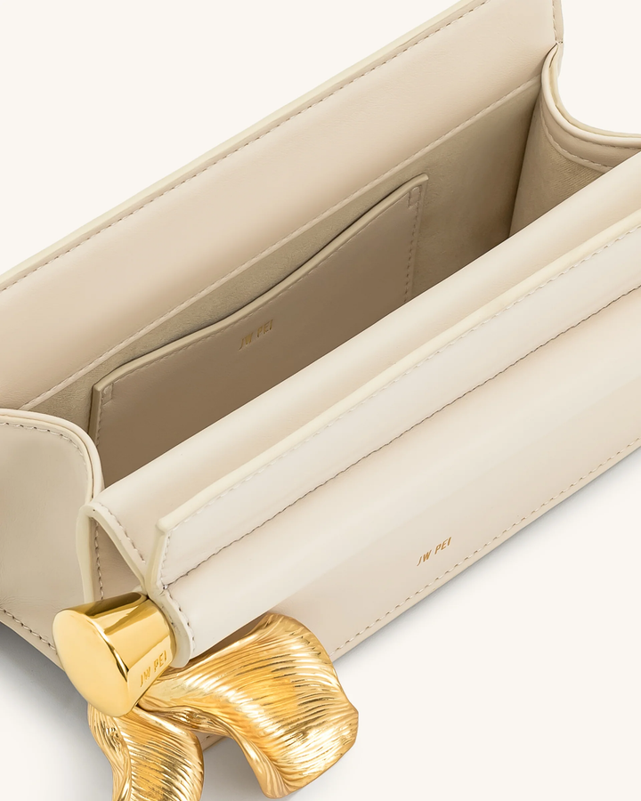 Holly Metal Pendant Clutch