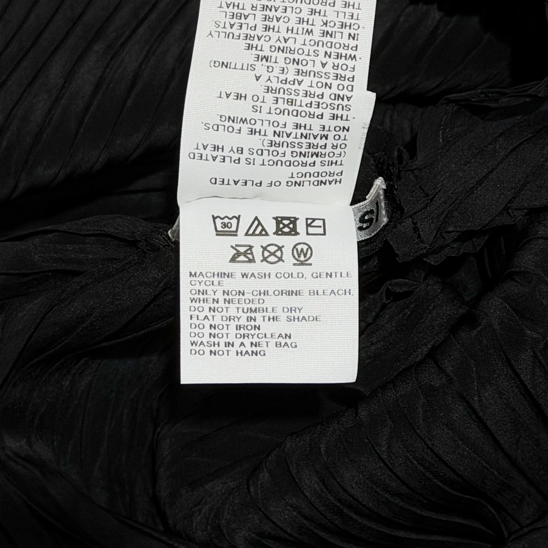Plaster Pleats Solid Cardigan