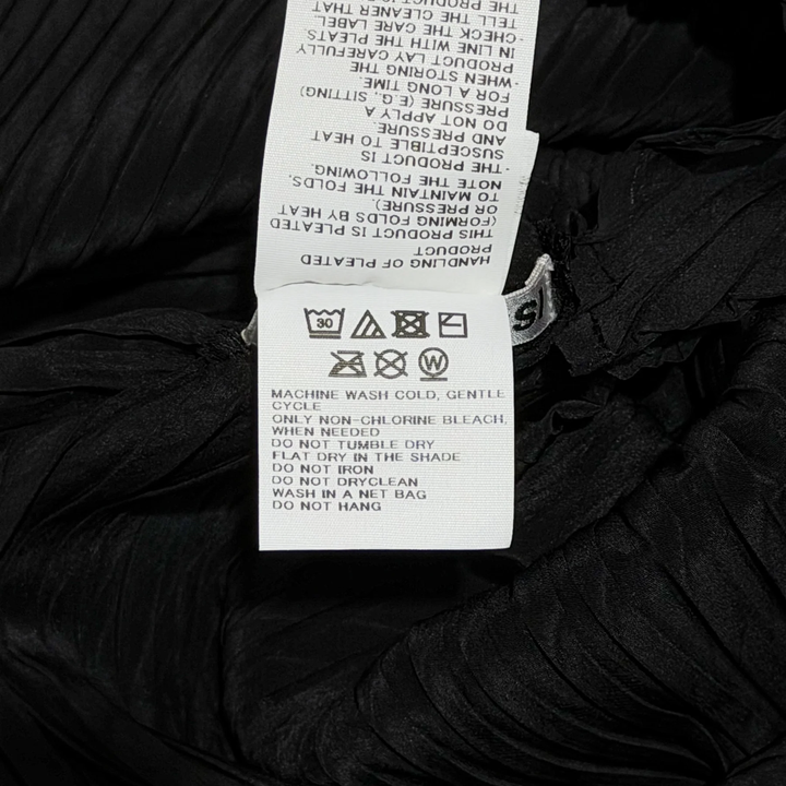 Plaster Pleats Solid Cardigan