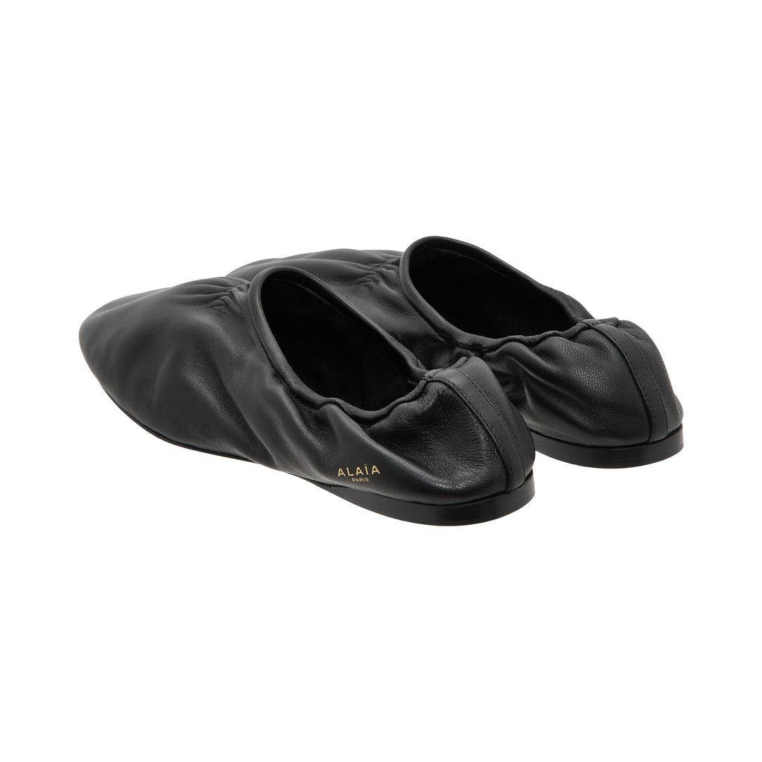 ALAÏA Black Leather Slippers – Available at Club 21, Official Retailer in Singapore, Malaysia & Thailand with Global Shipping Online