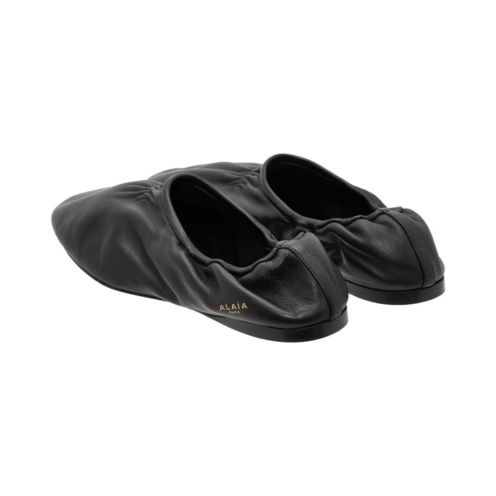 ALAÏA Black Leather Slippers – Available at Club 21, Official Retailer in Singapore, Malaysia & Thailand with Global Shipping Online