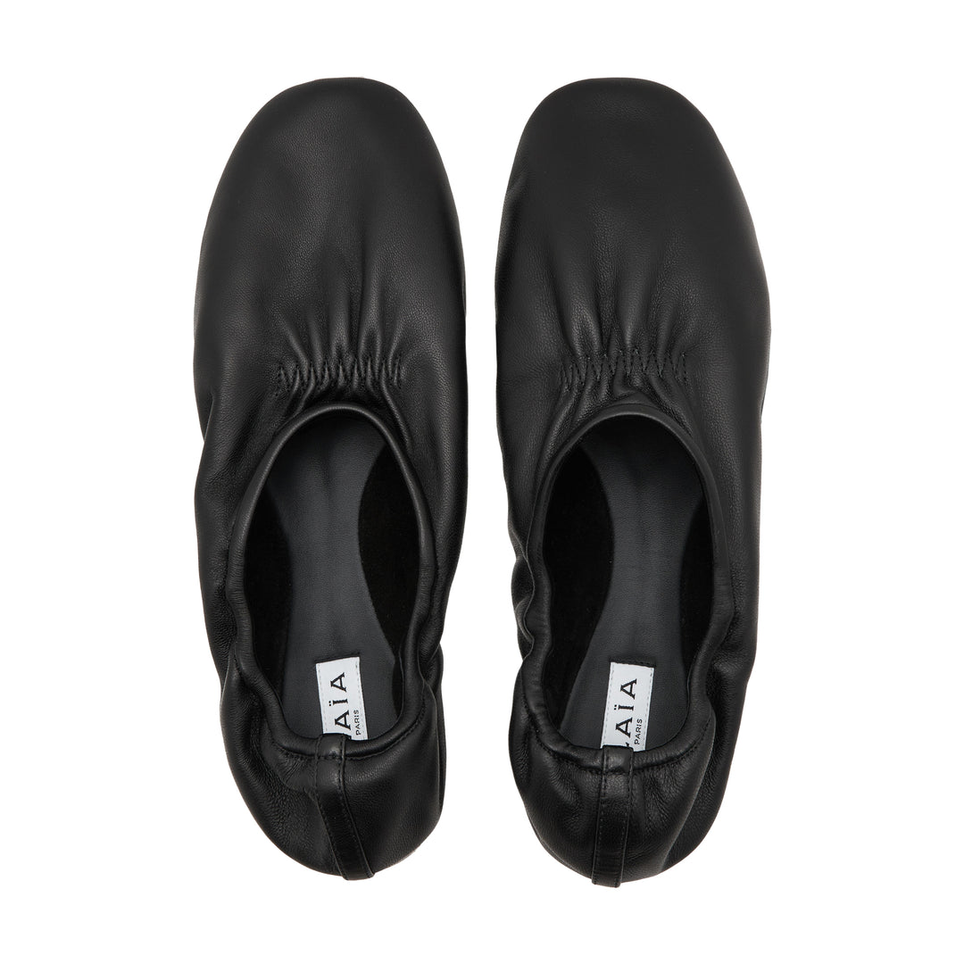 ALAÏA Black Leather Slippers – Available at Club 21, Official Retailer in Singapore, Malaysia & Thailand with Global Shipping Online