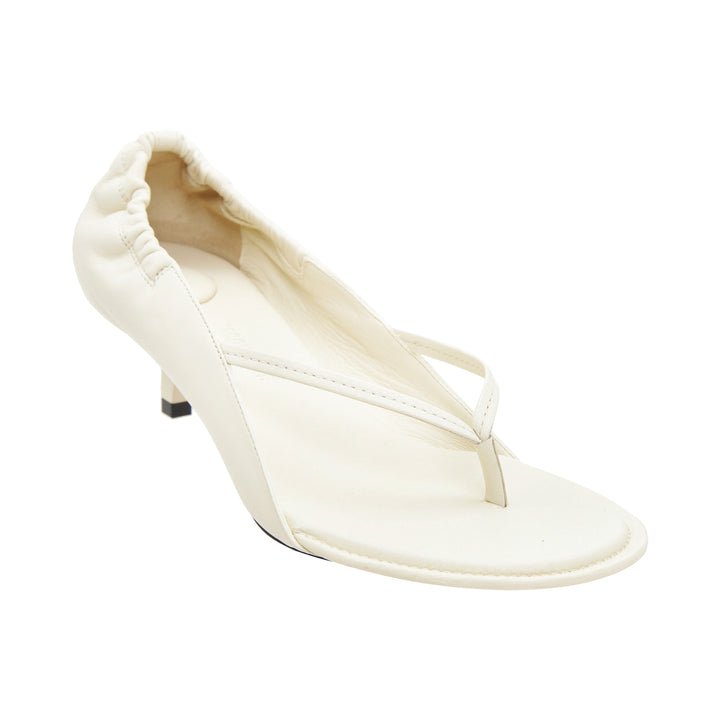 JACQUEMUS Les Sandales Nu-Pieds Basses – Available at Club 21, Official Retailer in Singapore, Malaysia & Thailand with Global Shipping Online