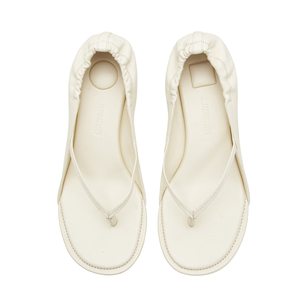 JACQUEMUS Les Sandales Nu-Pieds Basses – Available at Club 21, Official Retailer in Singapore, Malaysia & Thailand with Global Shipping Online