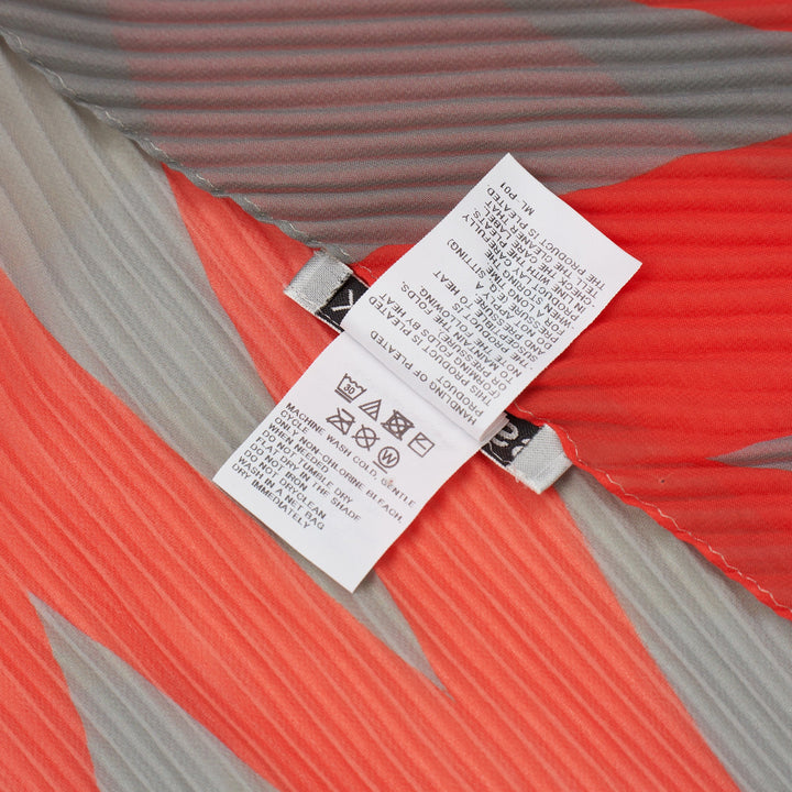 Reiteration Pleats Stole