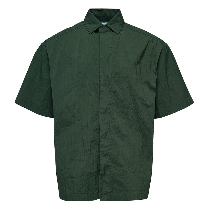 قميص قصير الأكمام بصف أزرار متباين