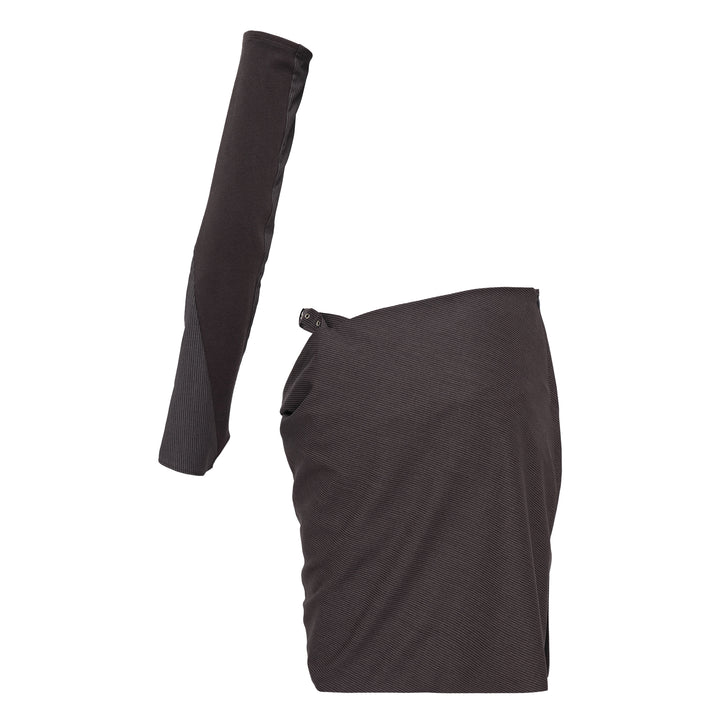 Chân váy bất đối xứng kiểu slouch