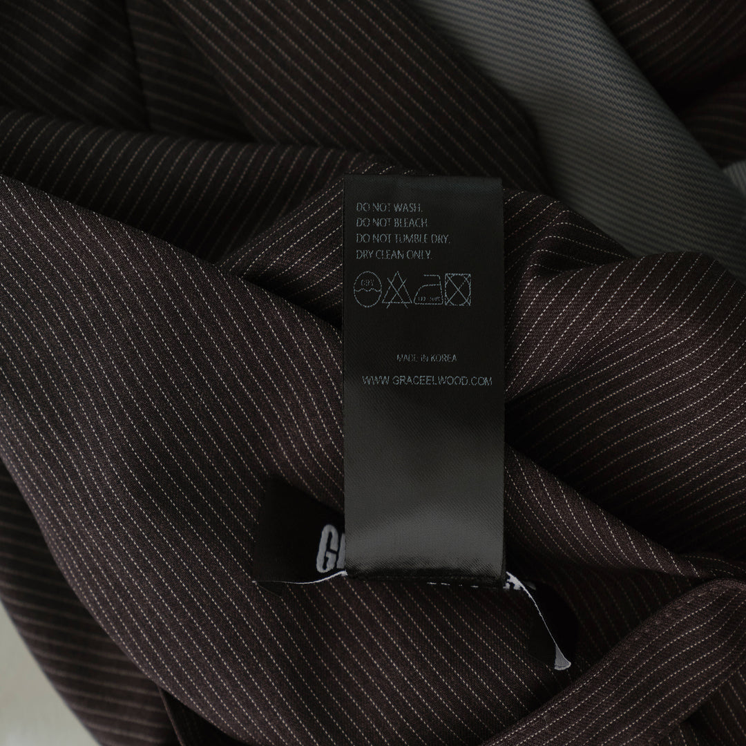 Chân váy bất đối xứng kiểu slouch