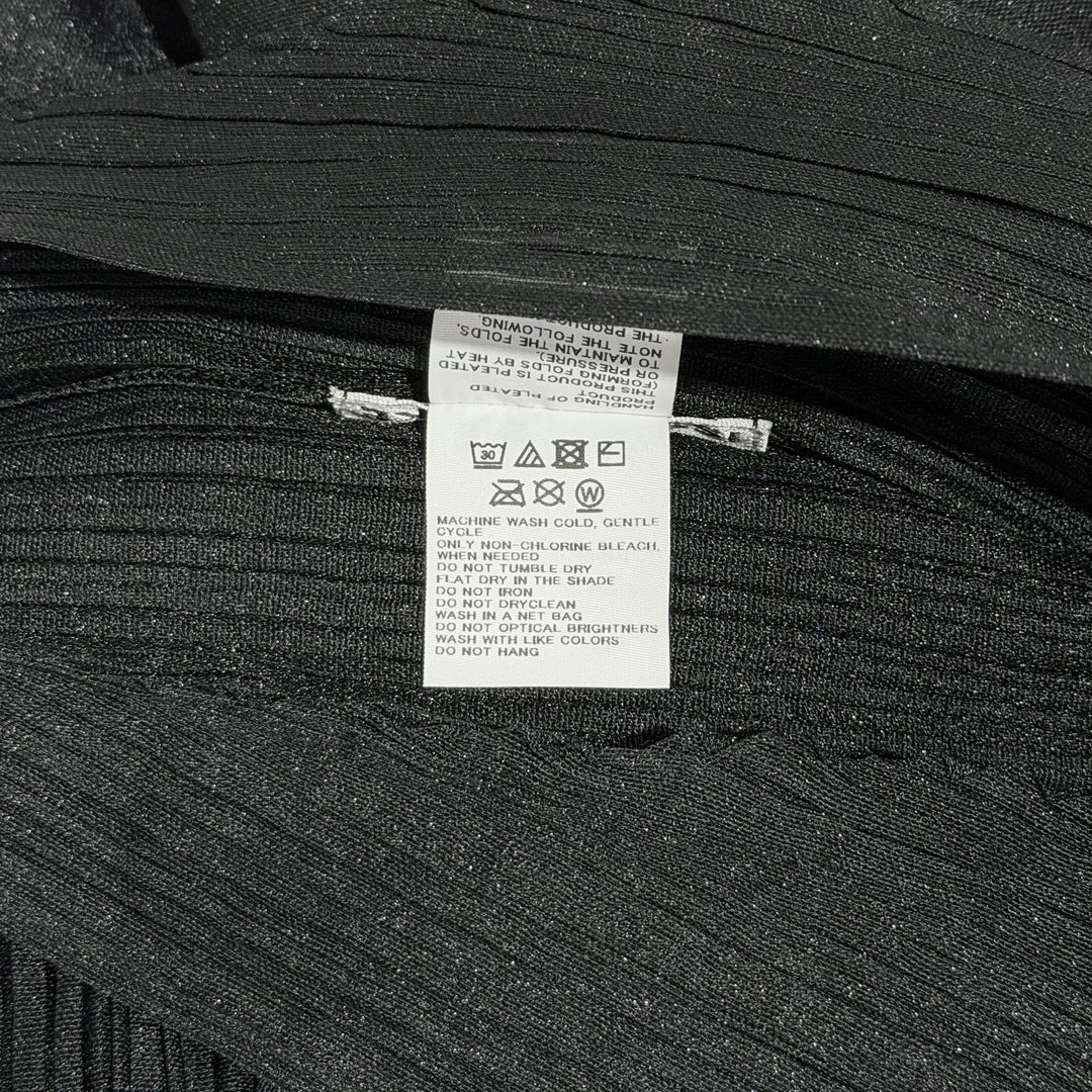 Shade And Shaded Pleated Top