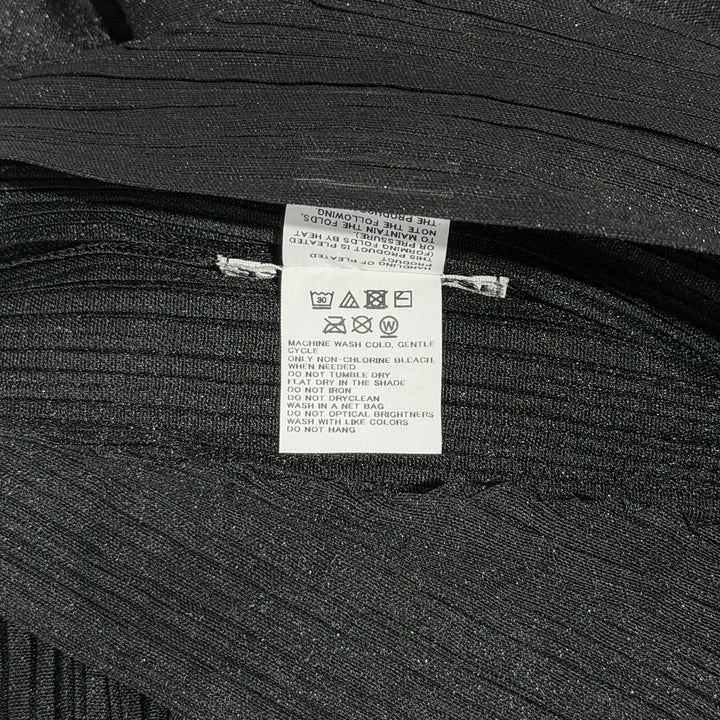 Shade And Shaded Pleated Top