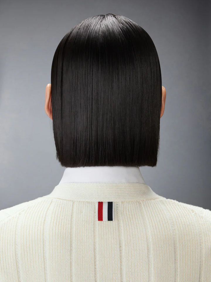 كارديغان نسائي من صوف الميرينو على شكل حرف V