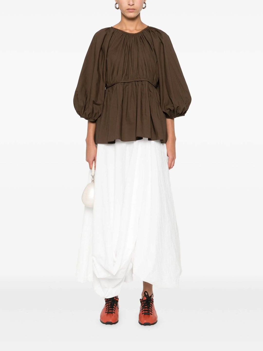 Áo có tay phồng và nơ