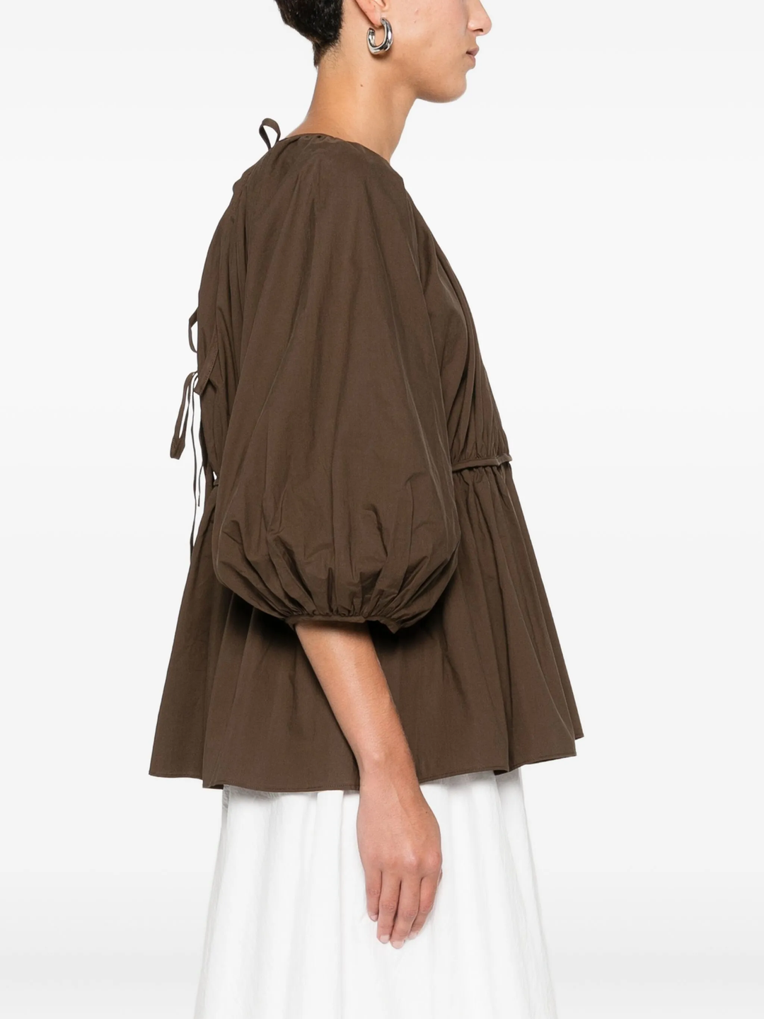 Áo có tay phồng và nơ