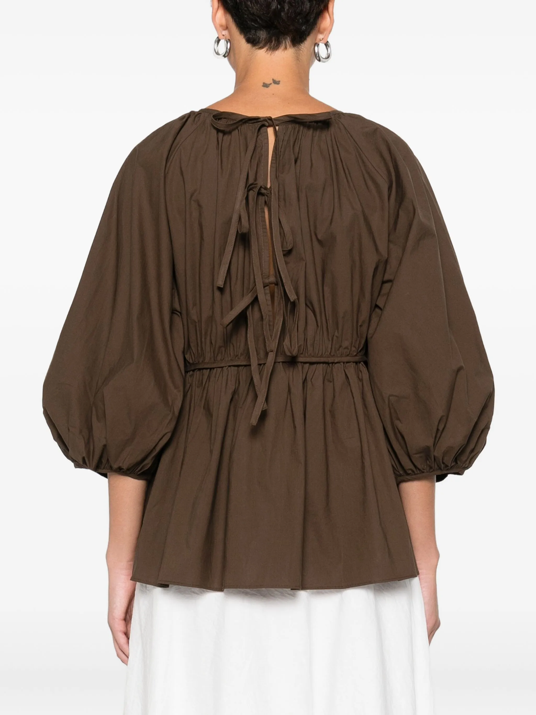 Áo có tay phồng và nơ