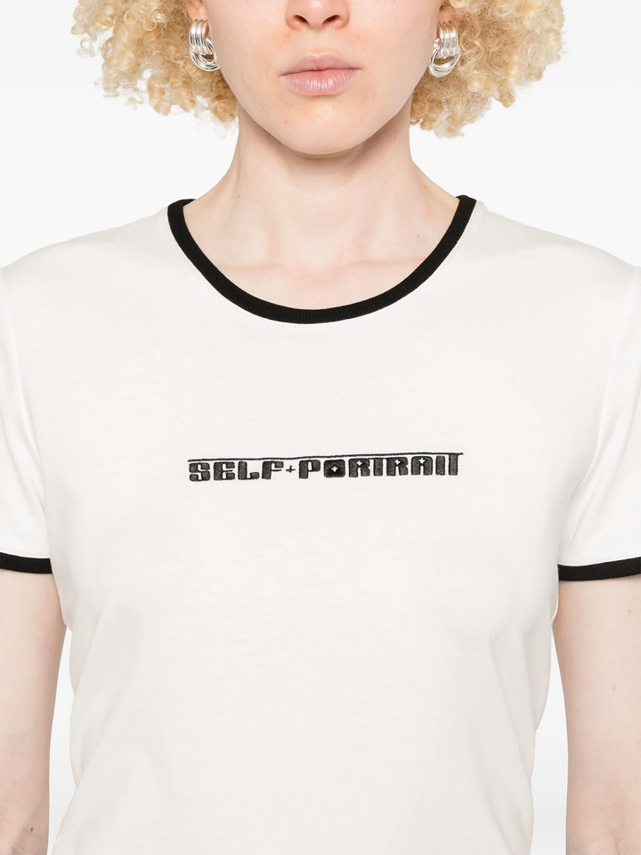 刺繍ロゴ付きホワイトTシャツ