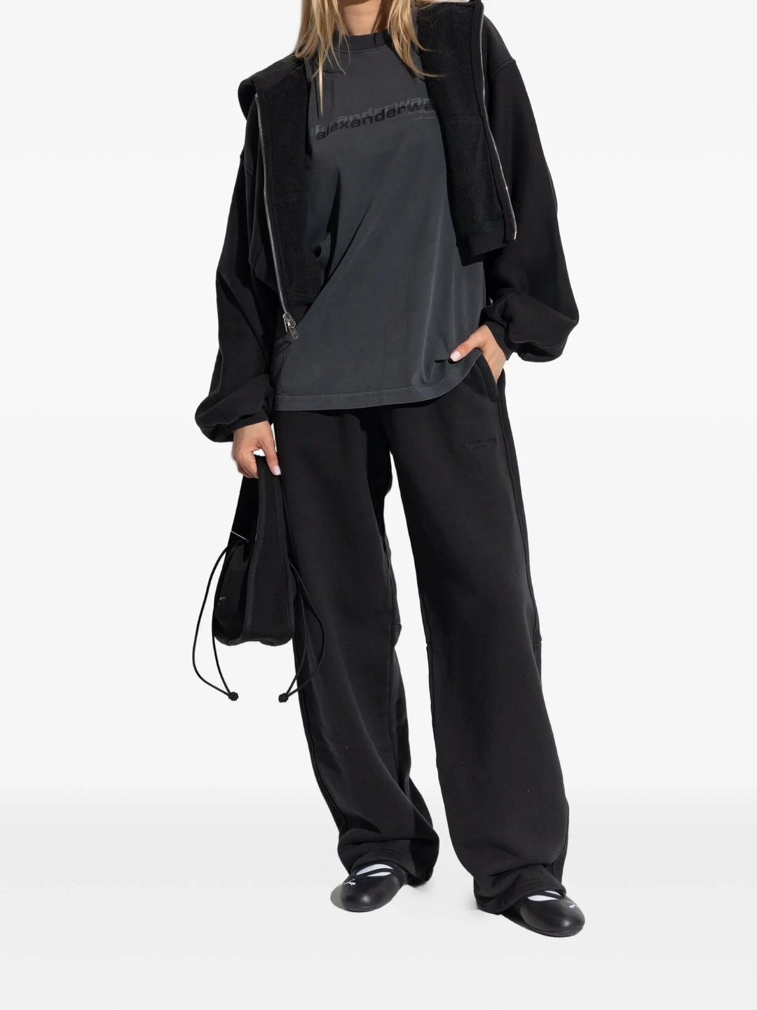 تي شيرت بأكمام قصيرة