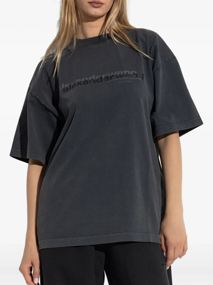 تي شيرت بأكمام قصيرة