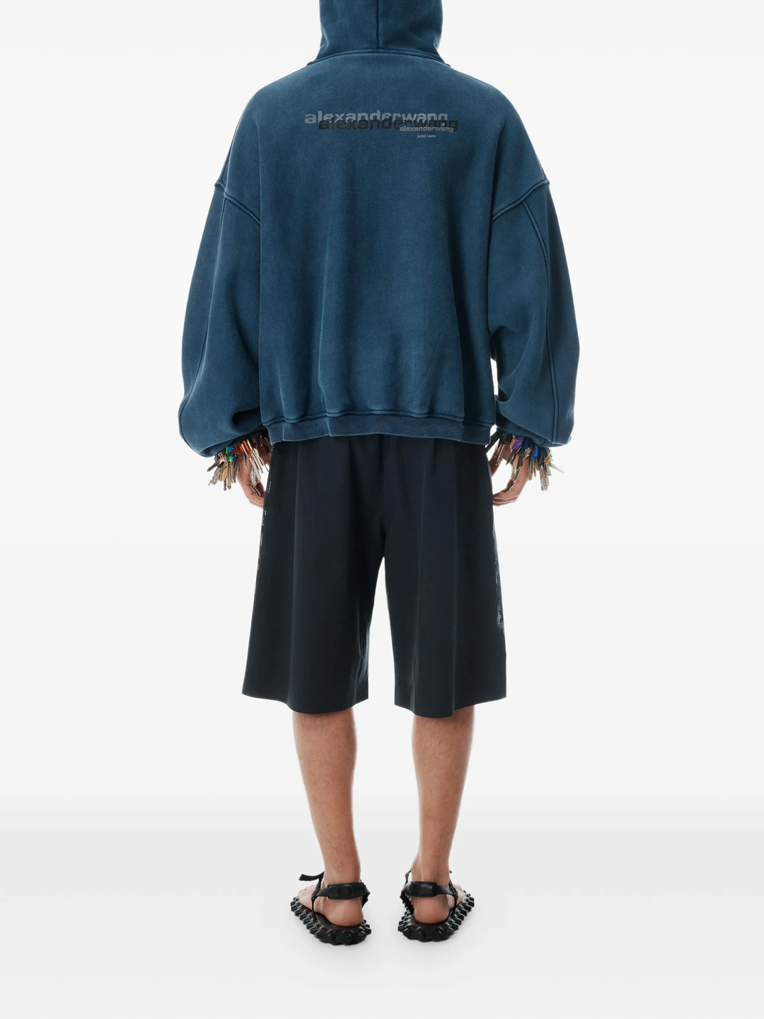 هودي بسحاب مع شعار جرافيكي