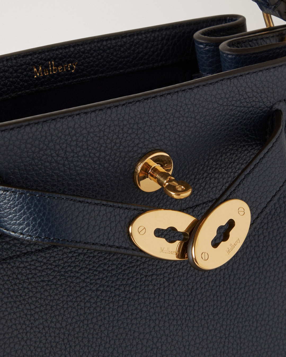 Mulberry Islington Small Classic Grain Crossbody Bag – Available at Club 21, Official Retailer in Singapore, Malaysia & Thailand with Global Shipping Online