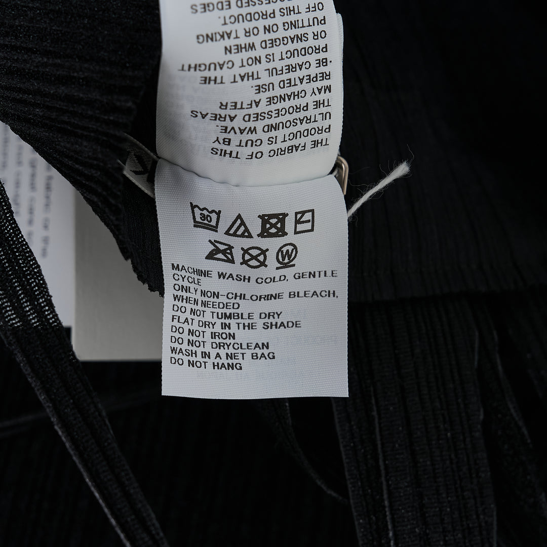 ISSEY MIYAKE Urban Jungle Pleated Skirt – Available at Club 21, Official Retailer in Singapore, Malaysia & Thailand with Global Shipping Online