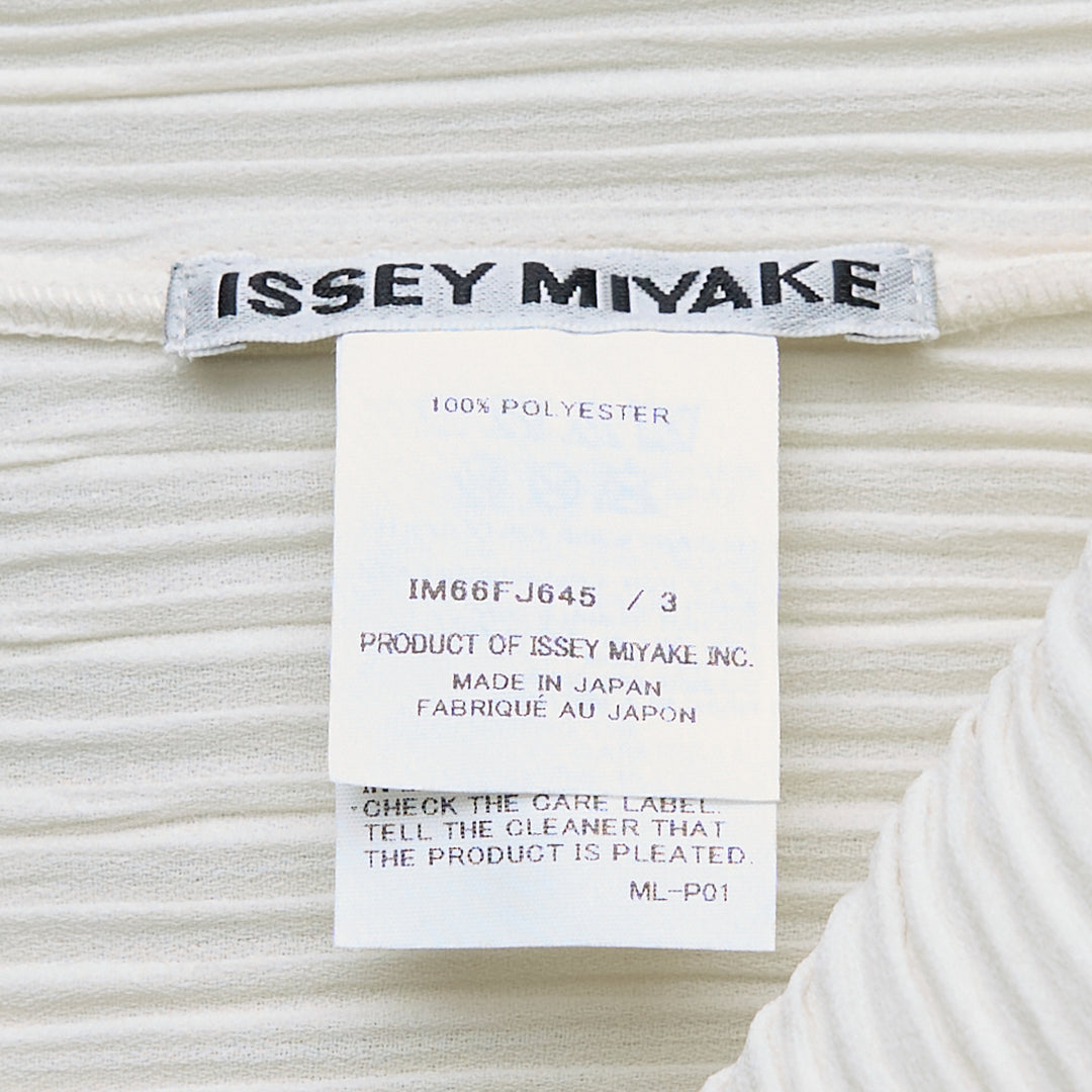 ISSEY MIYAKE Hatching Pleated Top – Available at Club 21, Official Retailer in Singapore, Malaysia & Thailand with Global Shipping Online