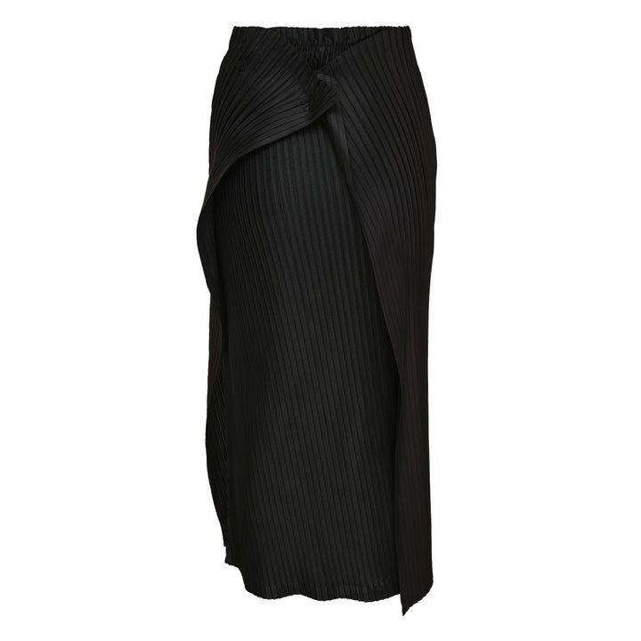 ISSEY MIYAKE Pleated On Pleats Skirt – Available at Club 21, Official Retailer in Singapore, Malaysia & Thailand with Global Shipping Online